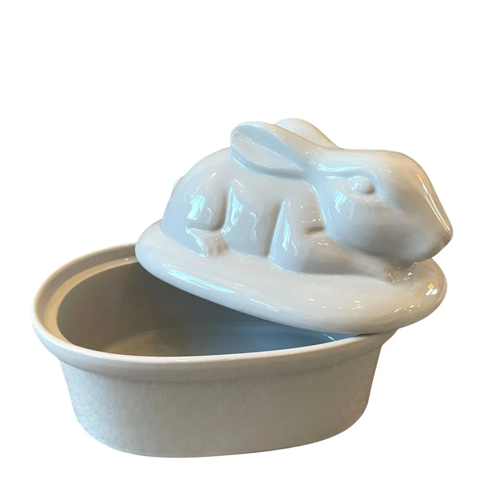 Zrike Brands Easter Bunny Rabbit Lidded Casserole Dish White Ceramic NEW